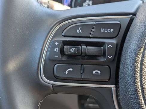 Used 2020 Kia Niro LXS image 23