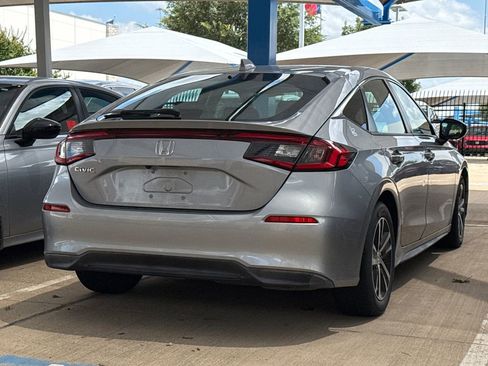 Used 2022 Honda Civic LX image 5