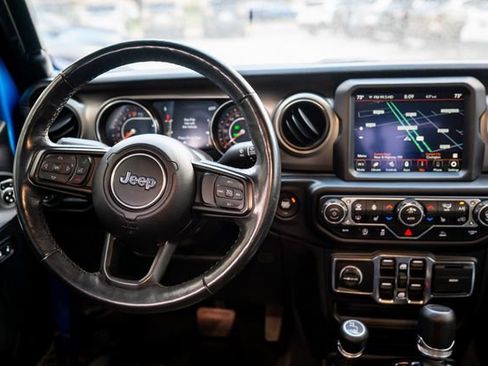 Used 2021 Jeep Gladiator Willys image 6