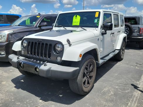 Used 2014 Jeep Wrangler Unlimited Sahara AWD/4WD image 3