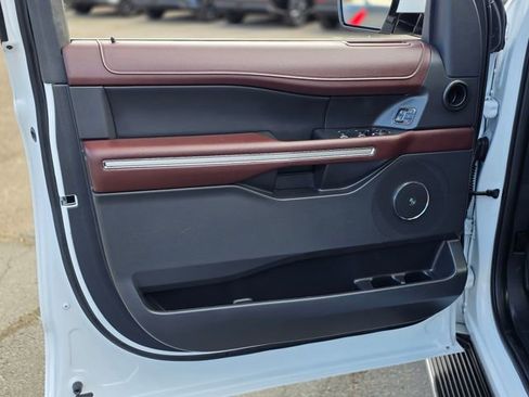 Used 2023 Ford Expedition Max Limited image 27