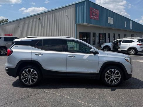 Used 2020 GMC Terrain SLT w/ Preferred Package AWD/4WD image 3