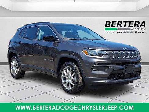 Used 2022 Jeep Compass Latitude AWD/4WD image 1