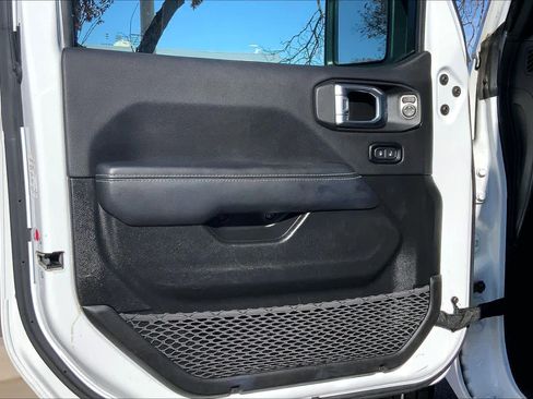 Used 2023 Jeep Wrangler Sahara image 21