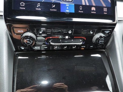 Used 2025 Jeep Grand Cherokee L Limited image 23