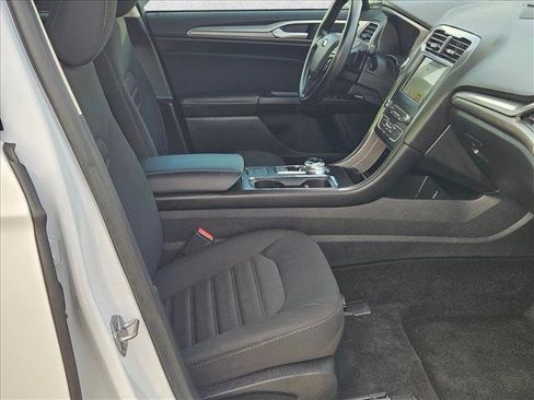 Used 2018 Ford Fusion SE w/ Fusion SE Technology Package image 19