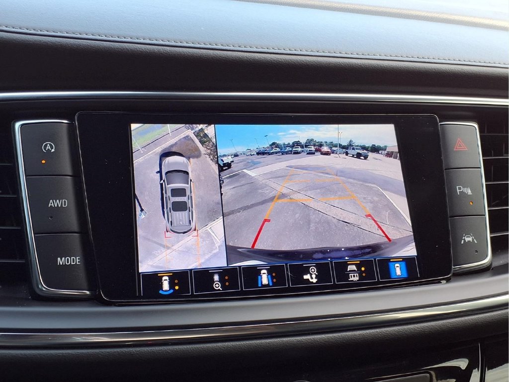 Used 2024 Buick Enclave Avenir AWD/4WD image 9