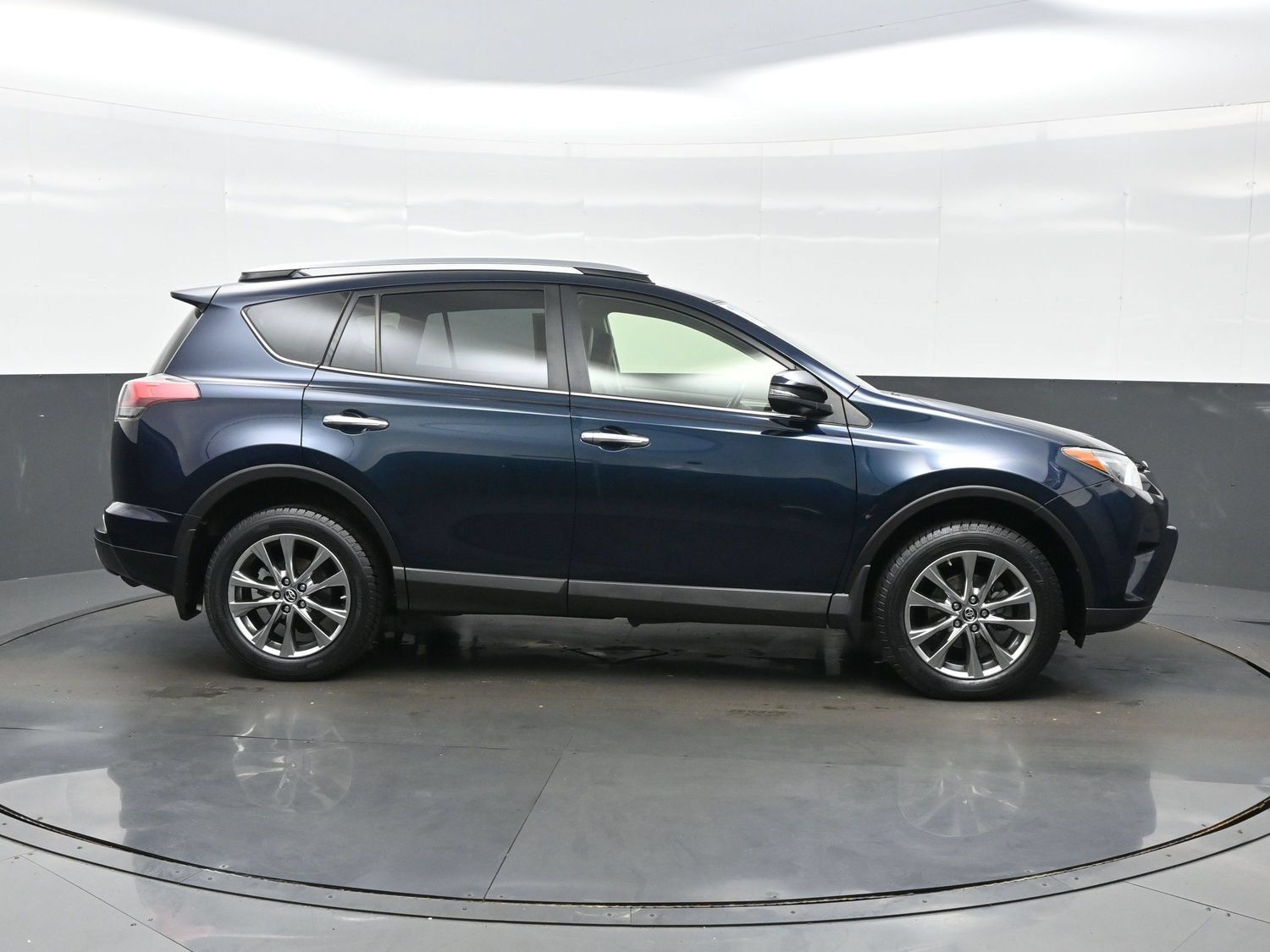 Used 2017 Toyota RAV4 Limited w/ Carpet Mat Package AWD/4WD image 10