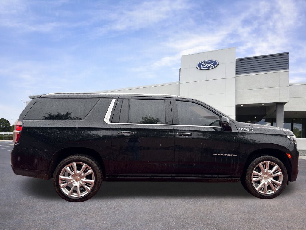 Used 2021 Chevrolet Suburban High Country w/ Premium Package 2 AWD/4WD image 8