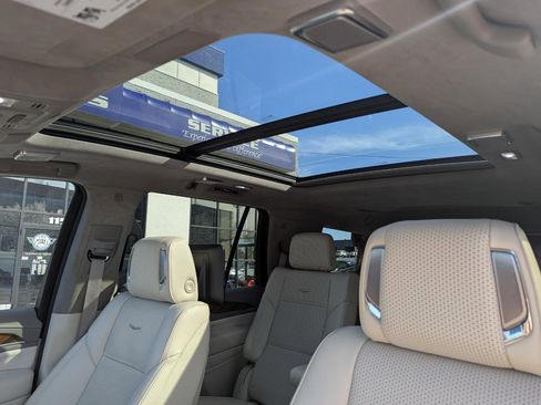 Used 2022 Cadillac Escalade Premium Luxury Platinum AWD/4WD image 28