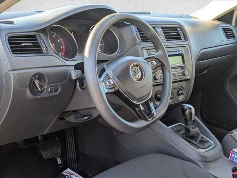 Used 2015 Volkswagen Jetta S image 8