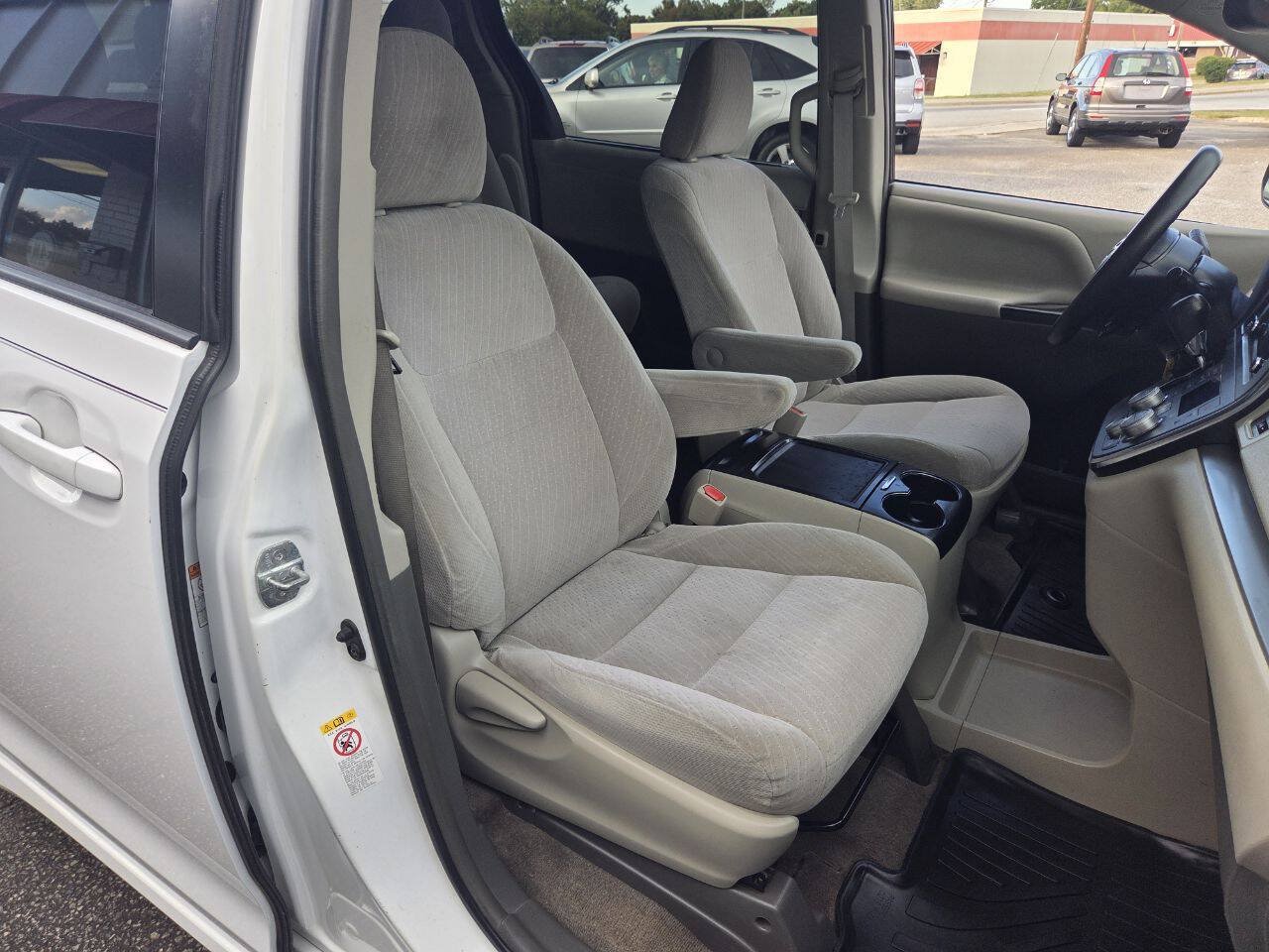 Used 2018 Toyota Sienna LE FWD image 10