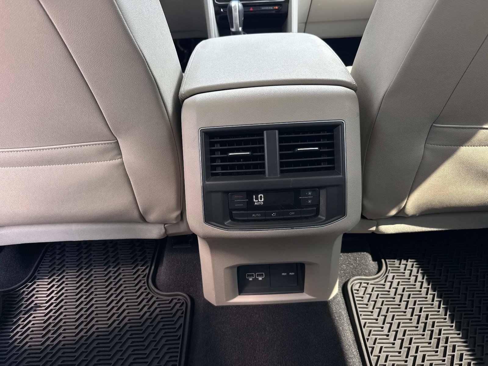 Used 2019 Volkswagen Atlas SEL FWD image 18