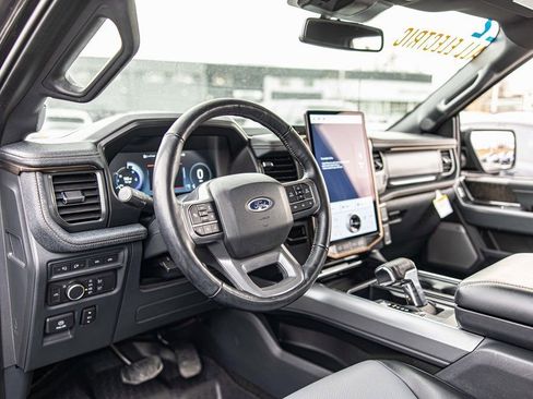 Used 2022 Ford F150 Lightning Lariat image 19