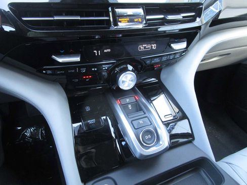 Certified 2025 Acura MDX SH-AWD w/ Technology Package image 18