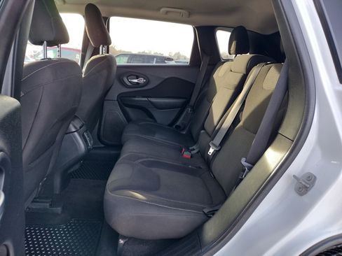 Used 2016 Jeep Cherokee Latitude w/ Comfort & Convenience Group image 8