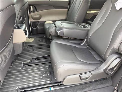 New 2026 Kia Carnival EX image 12