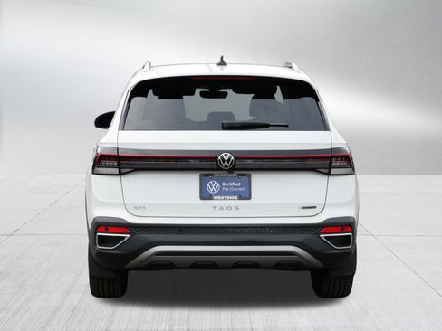 Certified 2025 Volkswagen Taos SEL image 6