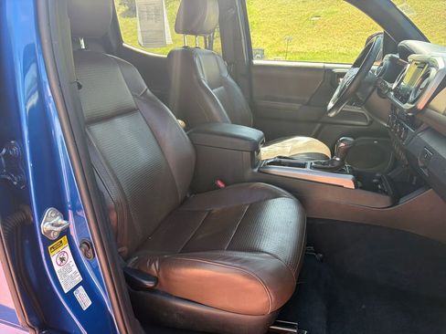 Used 2016 Toyota Tacoma Limited w/ Towing Package image 30