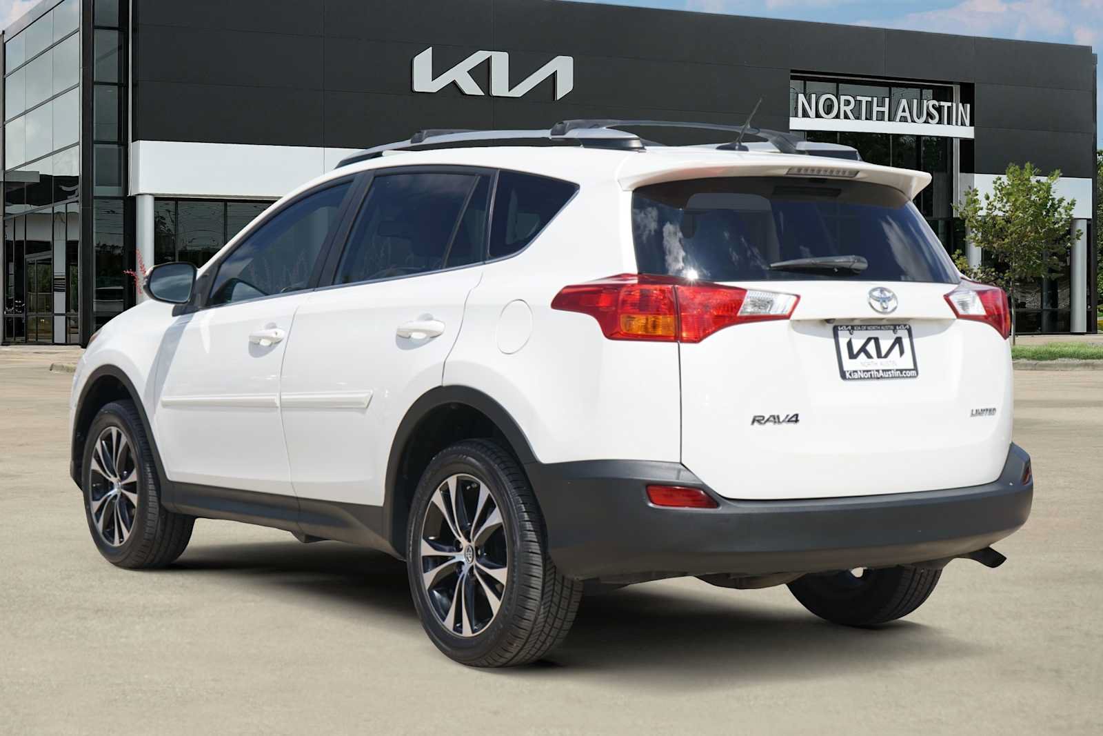 Used 2015 Toyota RAV4 Limited w/ Technology Package FWD image 4