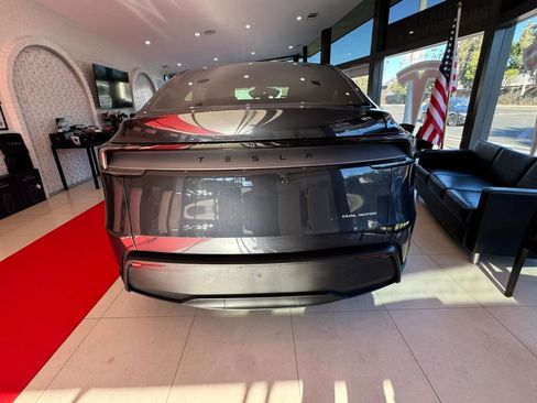 Used 2026 Tesla Model Y AWD image 4