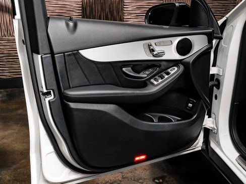 Used 2021 Mercedes-Benz GLC 300 image 42