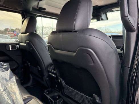 New 2025 Jeep Gladiator Sport image 27