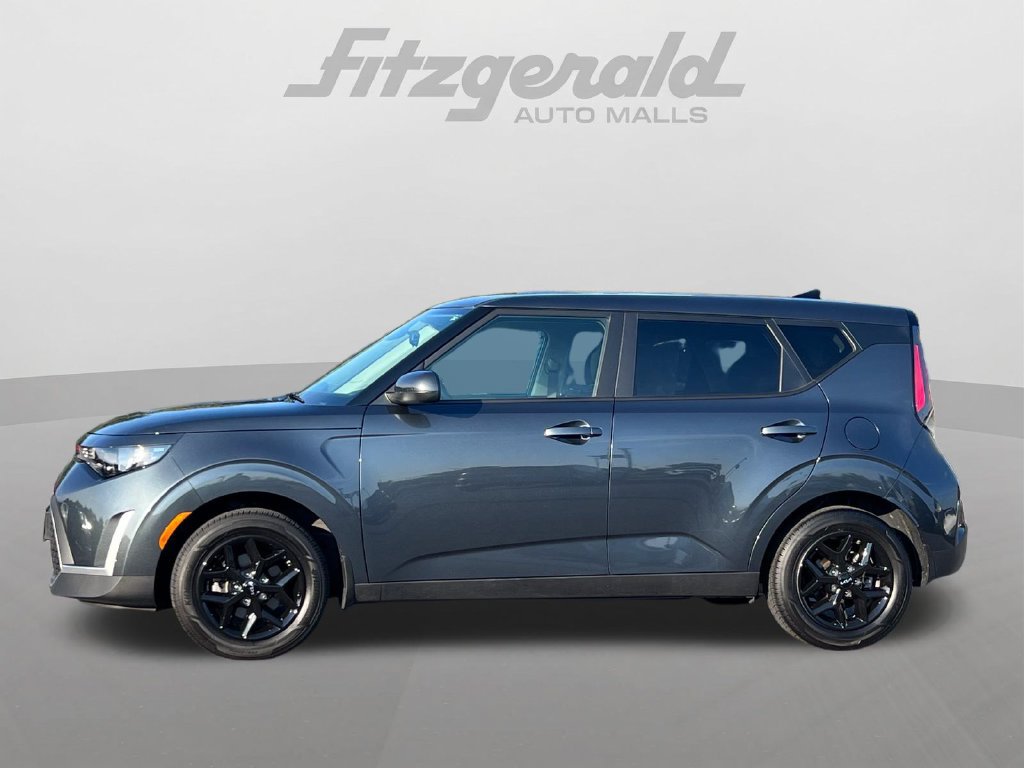 Used 2025 Kia Soul LX w/ LX Technology Package FWD image 5