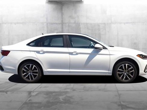 New 2025 Volkswagen Jetta SE image 5