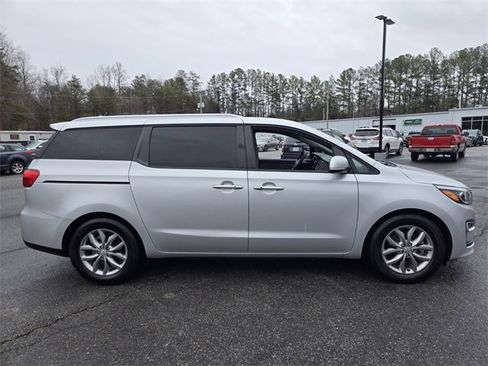 Used 2020 Kia Sedona EX image 8