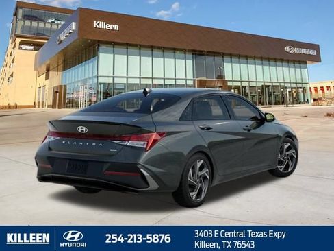 Used 2025 Hyundai Elantra SEL FWD image 5