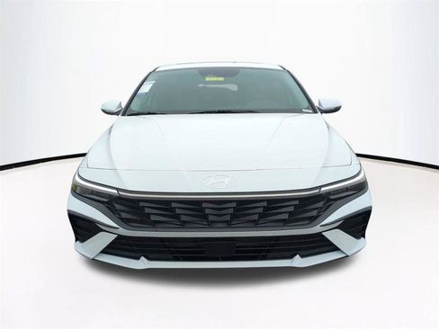 New 2026 Hyundai Elantra Limited FWD image 3