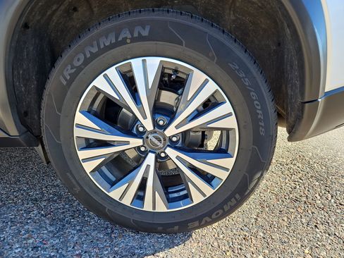 Used 2023 Nissan Rogue SV image 24