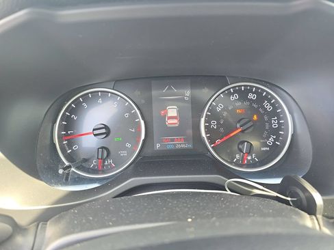 Used 2019 Toyota RAV4 XLE w/ Convenience Package FWD image 2
