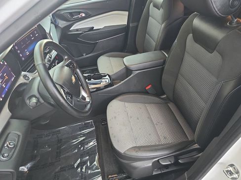 Used 2025 Chevrolet Trax LT w/ Driver Confidence Package image 15