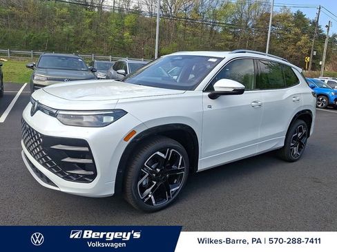 New 2026 Volkswagen Tiguan SEL R-Line AWD/4WD image 1