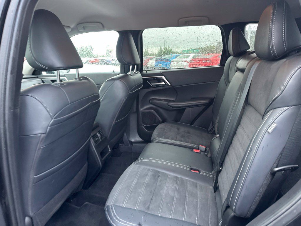 Used 2024 Mitsubishi Outlander SE AWD/4WD image 11