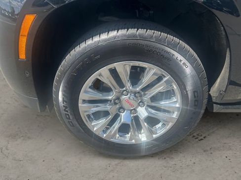 Used 2026 GMC Yukon XL Denali w/ Sun & Power Step Package AWD/4WD image 9