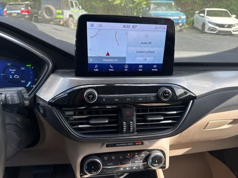 Used 2022 Ford Escape Titanium w/ Class II Trailer Tow Package image 15