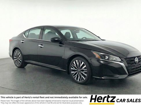 Used 2025 Nissan Altima 2.5 SV image 1