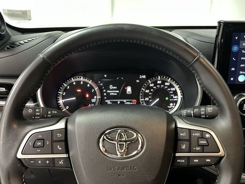 Used 2024 Toyota Highlander XSE AWD/4WD image 11