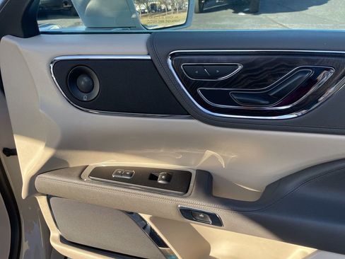 Used 2020 Lincoln Continental AWD w/ Premium Package image 36