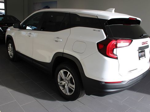 Used 2024 GMC Terrain SLE image 32