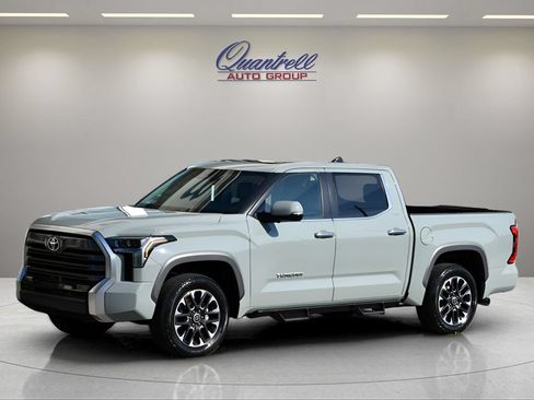 Used 2024 Toyota Tundra Limited AWD/4WD image 9
