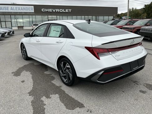 New 2025 Hyundai Elantra SEL image 6