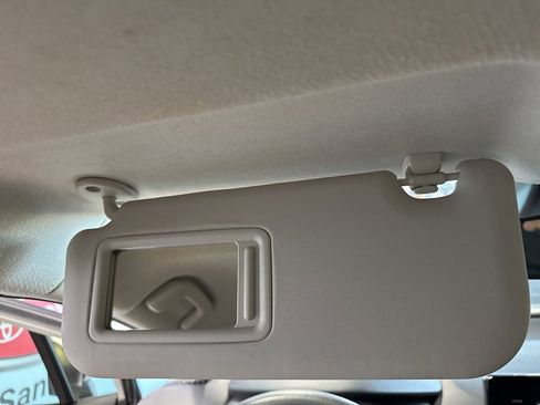 Used 2022 Toyota Corolla L image 41