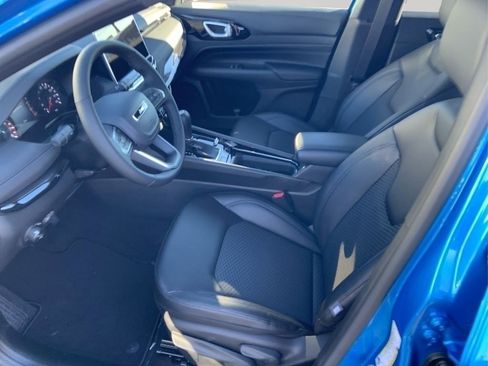 New 2026 Jeep Compass Latitude image 9