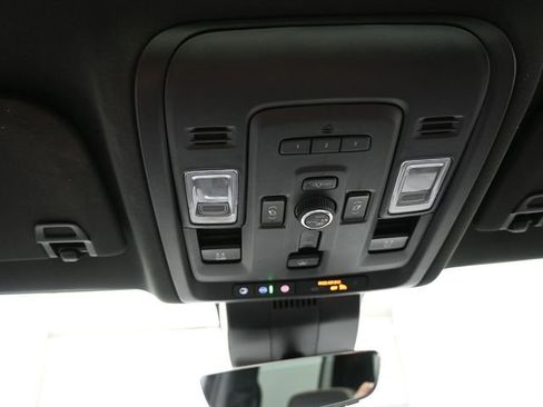 Used 2024 Chevrolet Suburban Premier w/ Premium Package 2 AWD/4WD image 15
