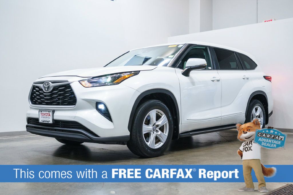 Used 2023 Toyota Highlander LE FWD image 2