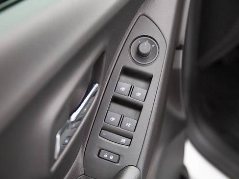 Used 2019 Chevrolet Trax LT w/ LT Convenience Package AWD/4WD image 19
